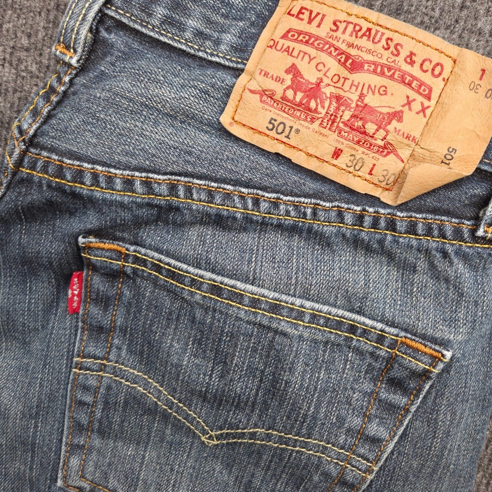 Levis 501 Mens 30x30 Blue Cotton Original Straight Fit Button Fly Denim Jeans